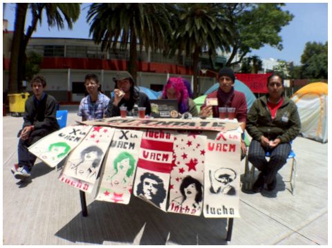 (Mesa de votación en la UACM: Milenio)