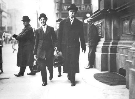 1912: No muy demócratas, pero elegantes.