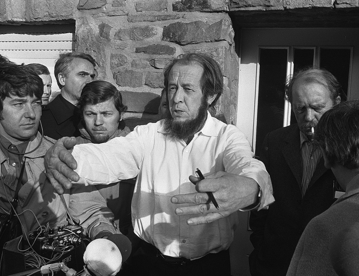 retrato del escritor Alexander Solzhenitsyn
